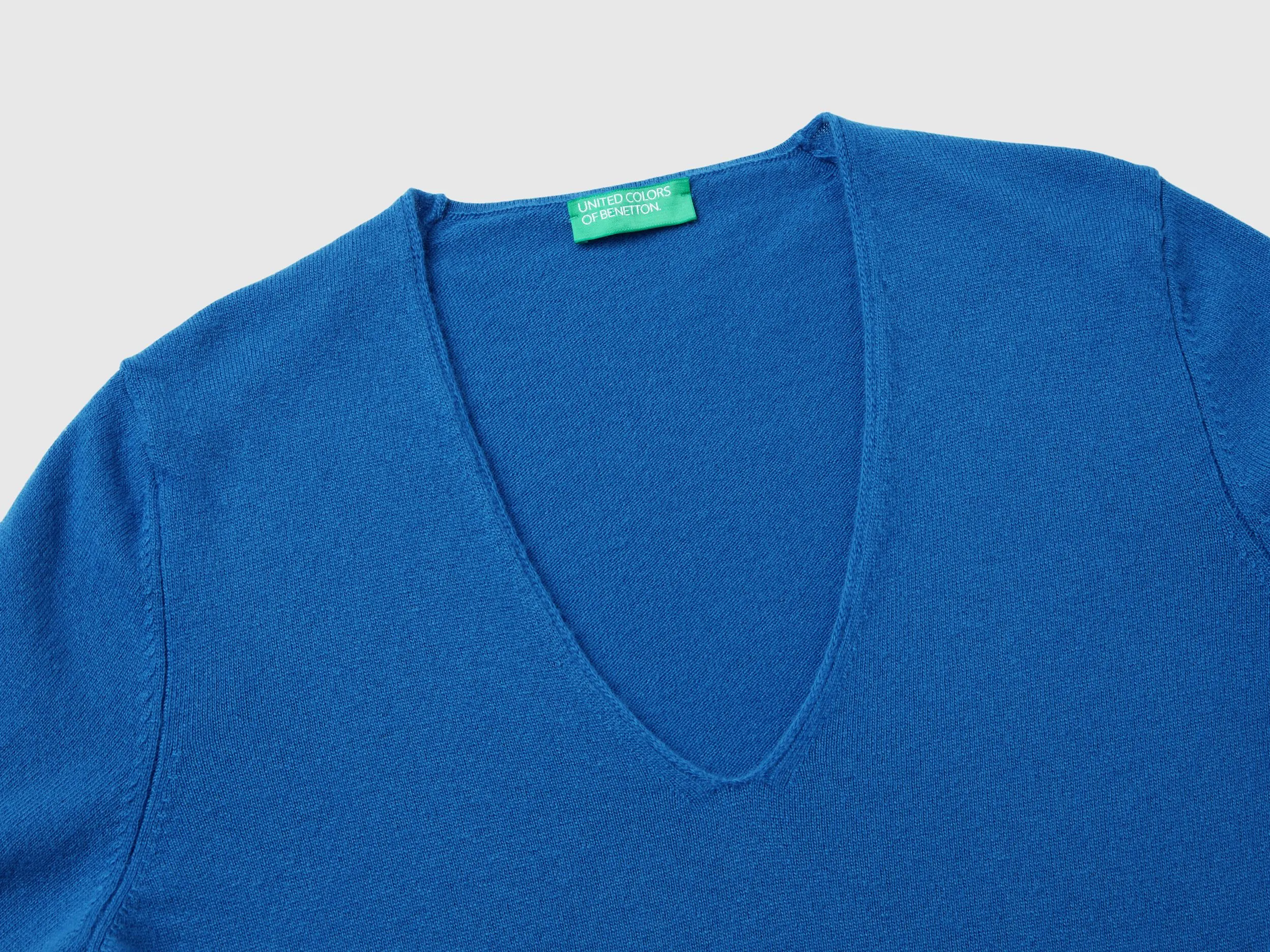 Air force blue V-neck sweater in pure Merino wool - Air Force Blue | Benetton