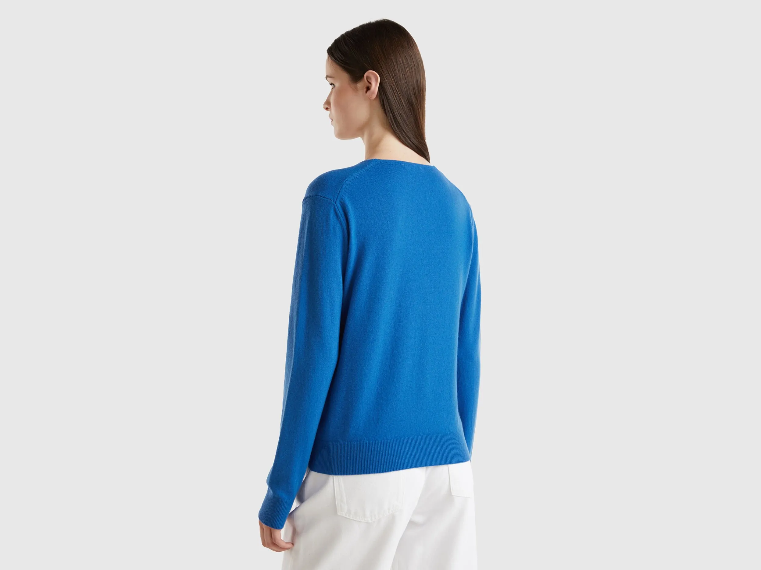 Air force blue V-neck sweater in pure Merino wool - Air Force Blue | Benetton