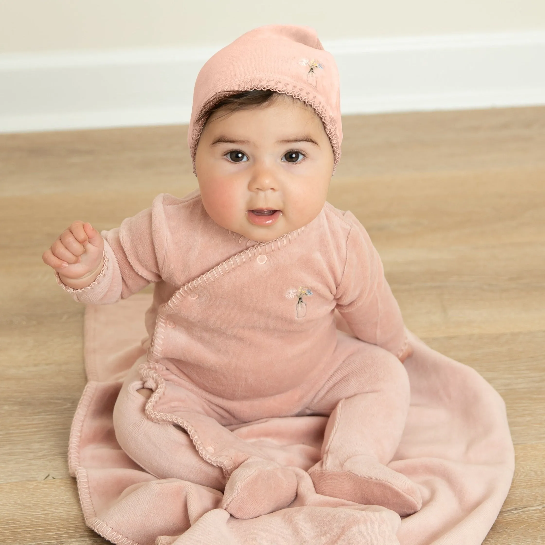 Bee & Dee Dusty Pink Embroidered Edge Velour Stretchie with Beanie