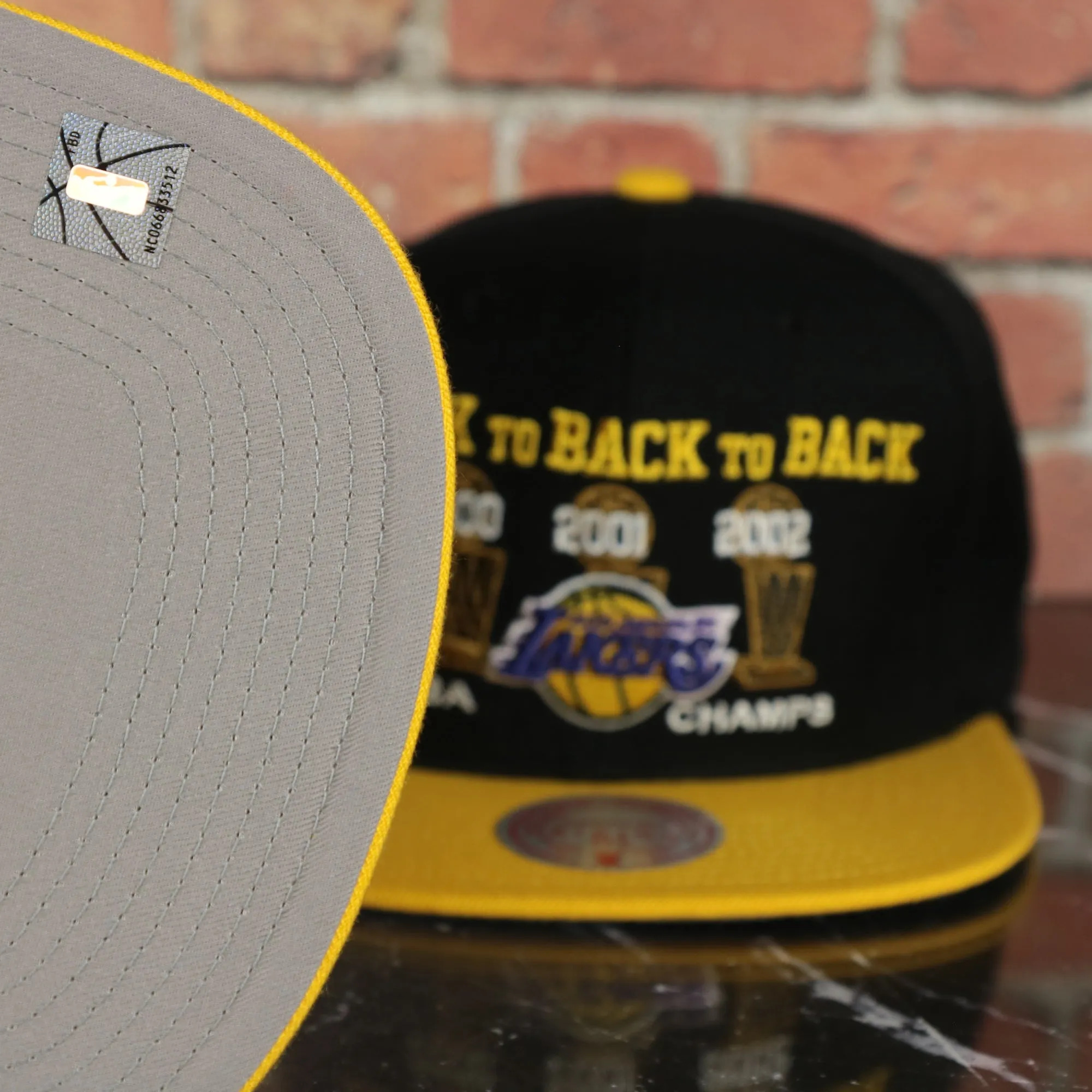 Los Angeles Lakers Vintage Retro NBA Champions 00-02 Back to Back to Back Mitchell and Ness Snapback Hat | Black