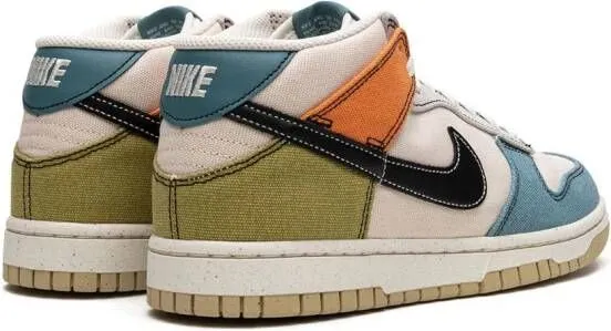 Nike Dunk Mid 